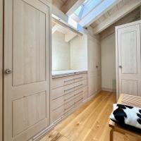 walk in wardrobe