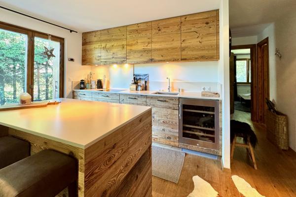 Verbier stylish central apartment with garden